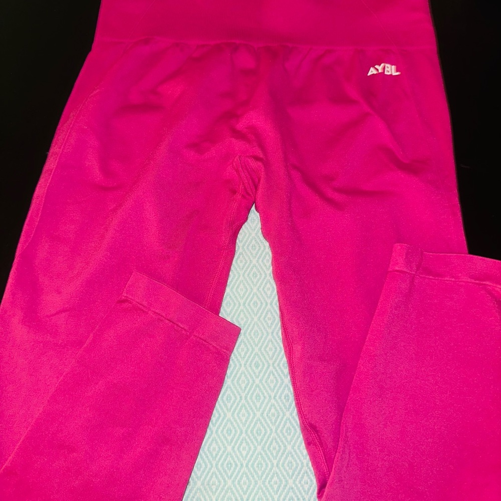 EMPOWER SEAMLESS LEGGINGS- Magenta NWOT!! Size L - Picture 5 of 7